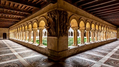 Claustro de la abadía benedictina de Santo Domingo de Silos (Burgos), una joya del románico español.