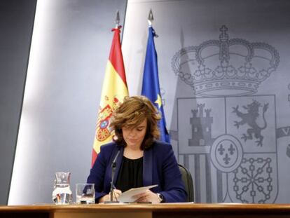La vicepresidenta Soraya Sáenz de Santamaría presentó la ley el 23 de marzo.