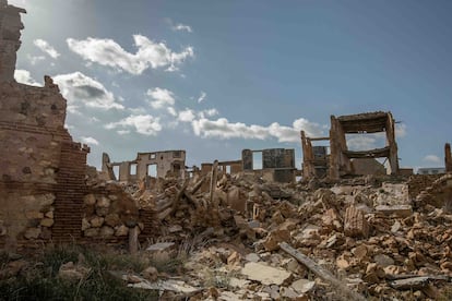 Vista de las ruinas del Pueblo Viejo de Belchite desde una de sus plazas.