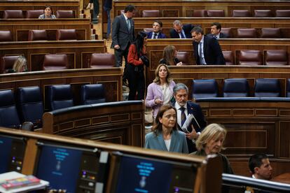 Salida del hemiciclo de los diputados de Vox en el último pleno de la legislatura, el pasado 17 de mayo.