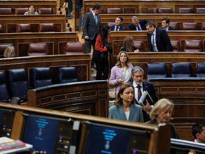 Salida del hemiciclo de los diputados de Vox en el último pleno de la legislatura, el pasado 17 de mayo.