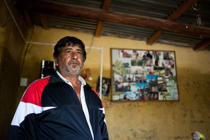 La casa de Víctor Echevarría fue la más afectada al ser la más cercana al arroyo. Quedó totalmente cubierta de agua por varias horas. Cuando el agua comenzó a bajar, él y su familia trataron de acceder para recuperar alguna de sus pertenencias.