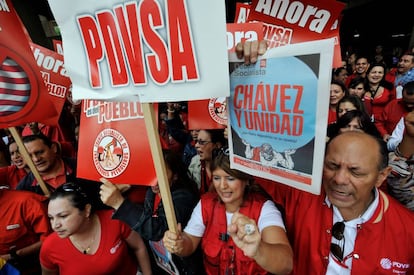 Partidarios del expresidente venezolano Hugo Ch&aacute;vez y trabajadores de PDVSA en mayo de 2011. 