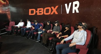 Asientos D-Box para sistemas de realidad virtual en un cine de Ottawa (Canadá).