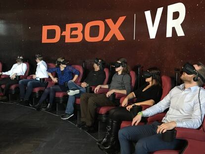 Asientos D-Box para sistemas de realidad virtual en un cine de Ottawa (Canadá).