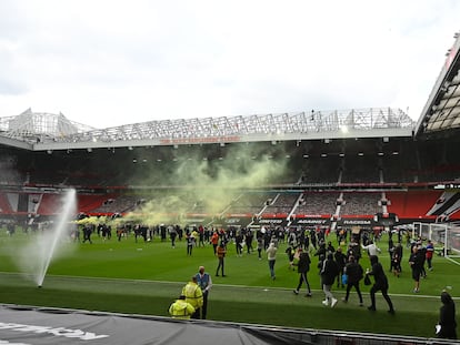 Los hinchas del Manchester United en el estadio Old Trafford.