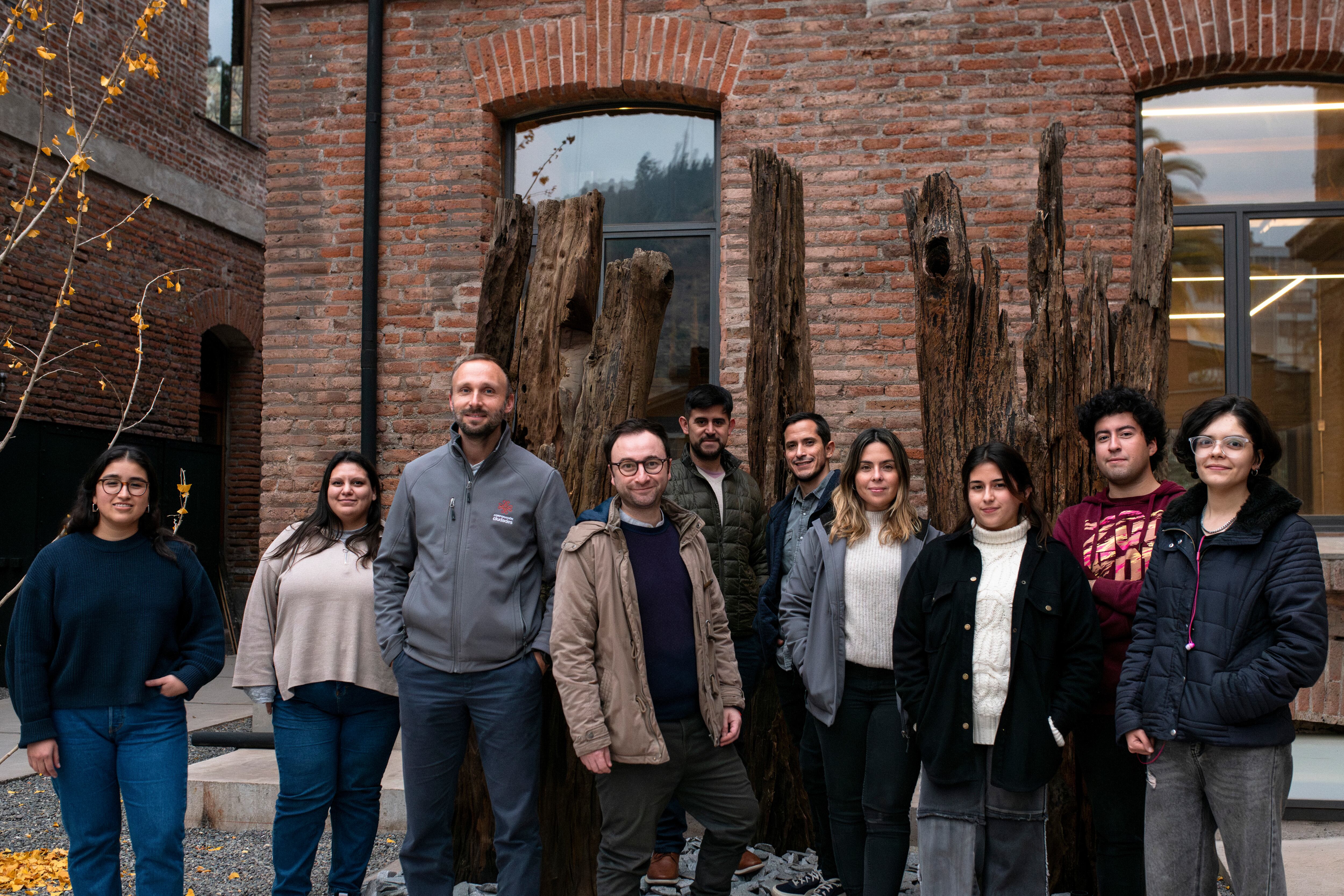 Martín Andrade con el equipo de Corporación Ciudades, el 3 de junio.