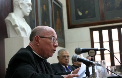 Carlos Manuel de Céspedes, durante su discurso de entrada en la Academia Cubana de la Lengua, en 2005.