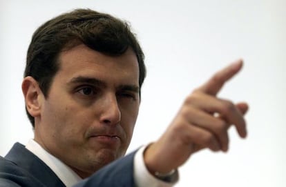 Ciudadanos leader Albert Rivera speaks to the press Wednesday.