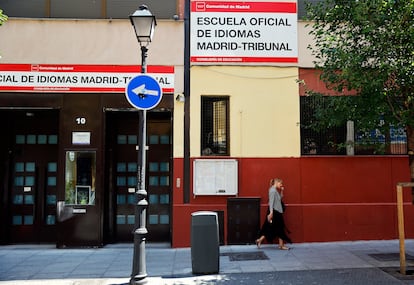 Entrada de la Escuela Oficial de Idiomas Madrid-Tribunal el 26 de junio de 2023. 