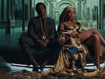 Os músicos Jay Z e Beyoncé, em um fotograma do clipe ‘Apeshit’, rodado no Museu do Louvre.