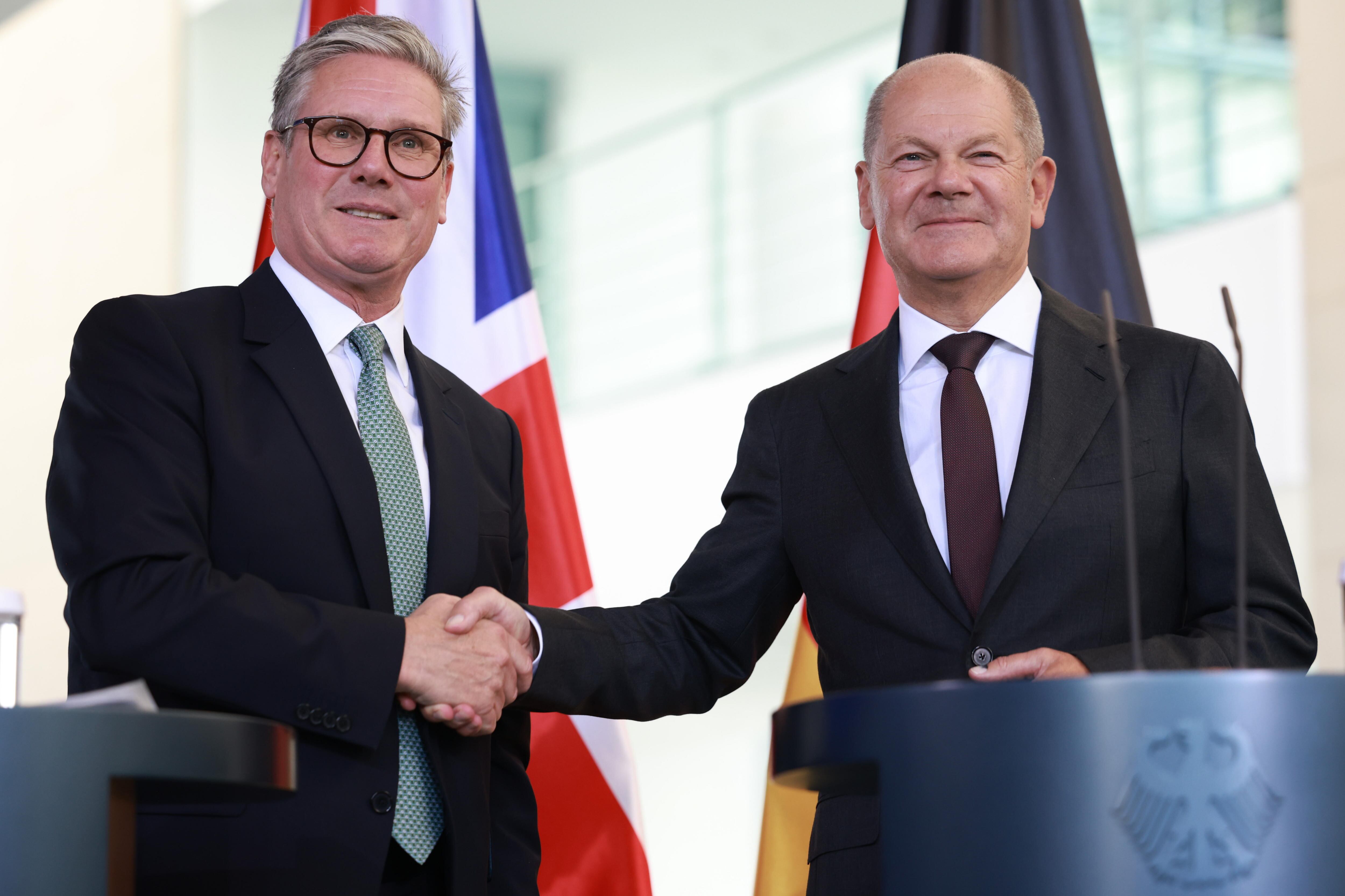 Starmer y Scholz anuncian un nuevo tratado bilateral para dejar atrás la era Brexit 