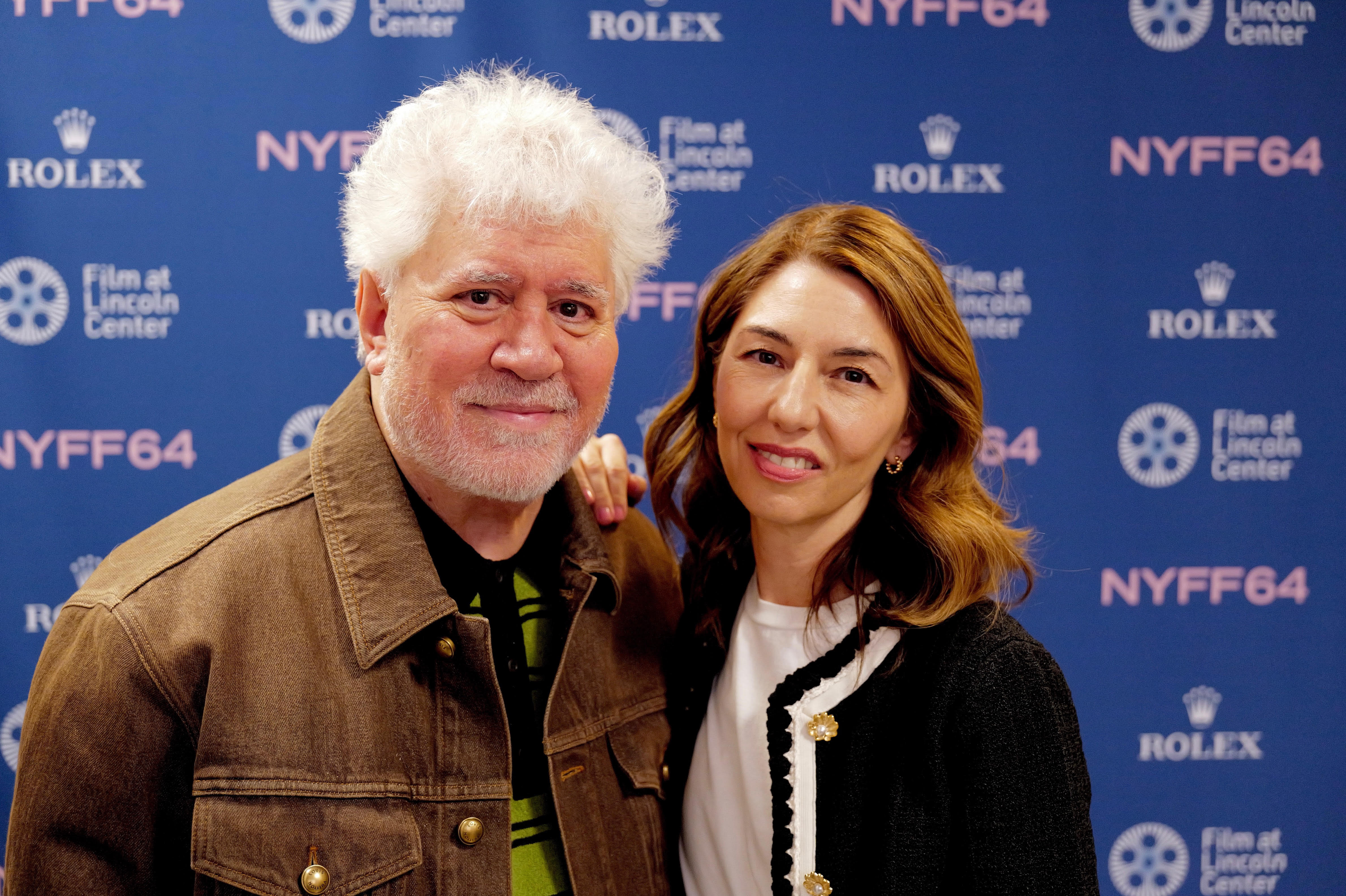 Almodóvar et Sofia Coppola parlent de strip-teaseurs de pompiers, de conseillers de vieillissement et d'intimité, mais surtout de leur passion pour le cinéma