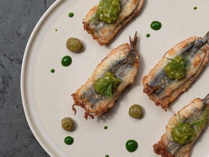 Bocartes en tempura, ají de pimiento verde y emulsión de ajo asado del restaurante Umma, de Santander. Imagen proporcionada por el establecimiento.