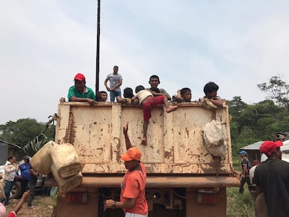 Indígenas del pueblo nukak se adentran en la selva por temor a la COVID-19