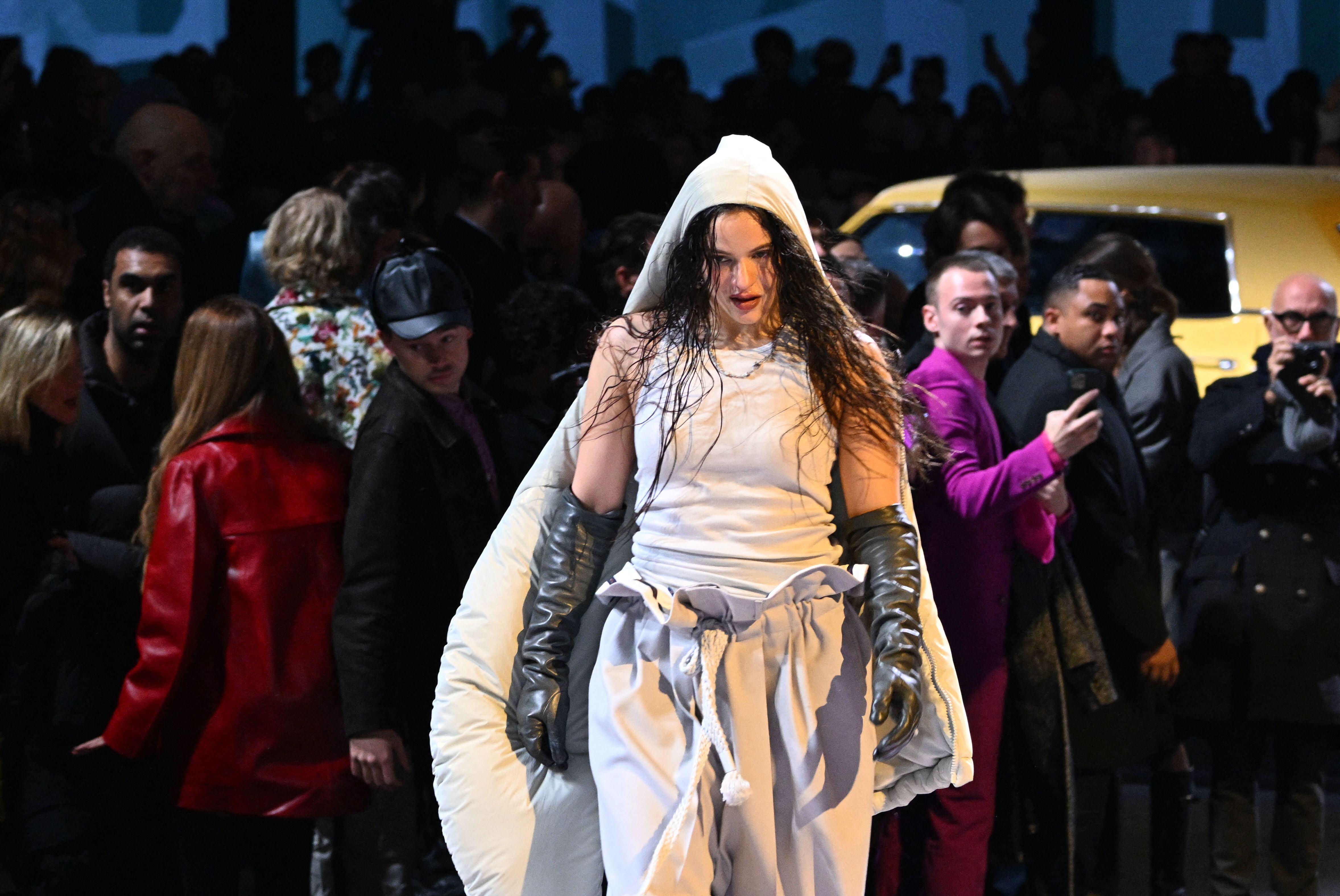 Rosalía, en el desfile de Louis Vuitton en la semana de la moda masculina de París, el 19 de enero de 2023.