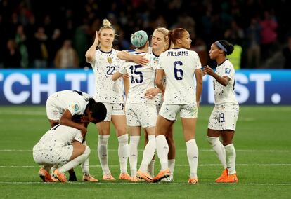 Kristie Mewis of the U.S. and teammates look dejected as the are knocked out of the World Cup.