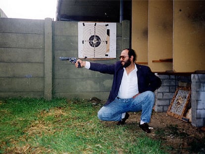 Imad Eddin Barakat, <i>Abu Dahdah,<i> el presunto jefe de la célula española de Al Qaeda, en una galería de tiro.