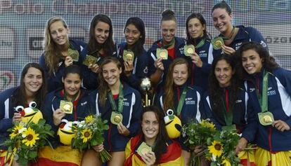 Las jugadoras españolas celebran el Europeo de waterpolo de Hungría.