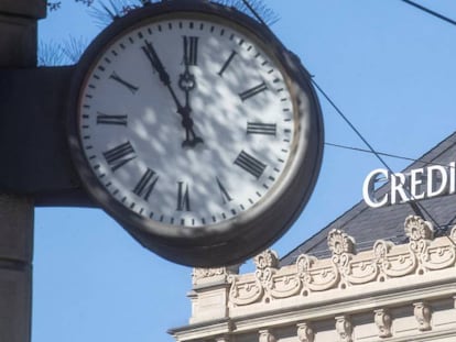 Credit Suisse ofrece recomprar deuda por valor de unos 3.000 millones de euros
