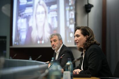 La alcaldesa de Barcelona, Ada Colau, durante el pleno de abril, en la que los concejales han intervenido por vía telemática.