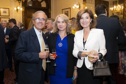 Vicente Sánchez, CEO de LA LEY, Cristina Retana, directora de Innovación de LA LEY, y Mar Madrid, fundadora de AMEE
