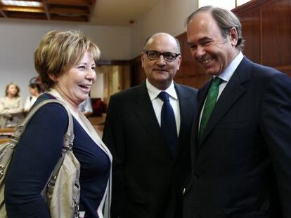 Cobos, con Celia Villalobos y Pio Garcia Escudero.