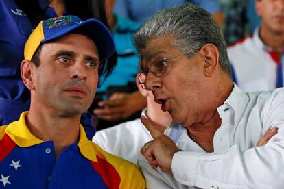Henrique Capriles y Henry Ramos Allup, en un mitín el 26 de septiembre.