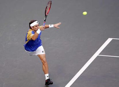 David Ferrer se dispone a golpear la pelota