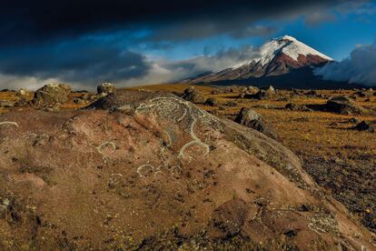 Vista de la cumbre nevada del volcán Cotopaxi, a 5.897 metros sobre el nivel del mar. 