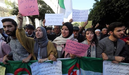 Manifestantes argelinos, el 24 de diciembre de 2019 en la capital.