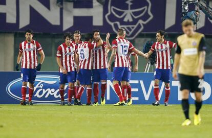 Los jugadores del Atlético celebran el primer gol del partido.