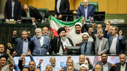 Diputados iraníes celebran este domingo en el Parlamento el ataque de Irán sobre Israel.