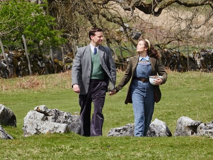 Nicholas Ralph y Rachel Shenton, en la tercera temporada de 'Todas las criaturas grandes y pequeñas'.