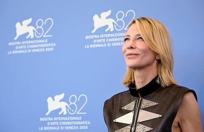 La actriz australiana Cate Blanchett es fotografiada durante el 'photocall' de 'Father mother sister brother'.