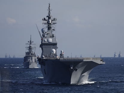 Buques de guerra y portahelicópteros japoneses, el pasado noviembre frente a la ciudad de Yokosuka.