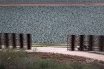 Valla fronteriza con México en McAllen, Texas