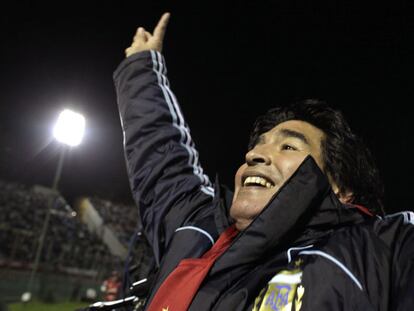 Maradona, eufórico tras la victoria de Argentina contra Uruguay.