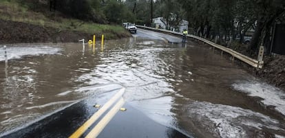 Carretera anegada en California este viernes.