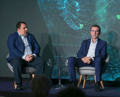 Jose Ángel Delgado, fundador y CEO de BeDisruptive (izquierda) y Xabier Mitxelena, CEO de Cybertix.