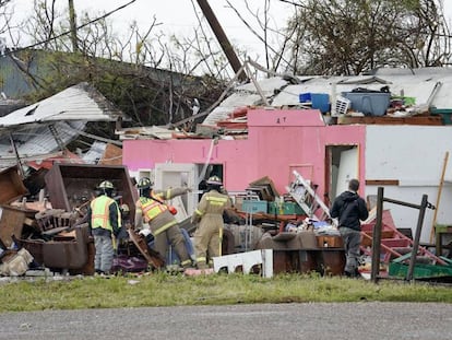 Uma casa arrasada pela passagem de Harvey pelo Texas