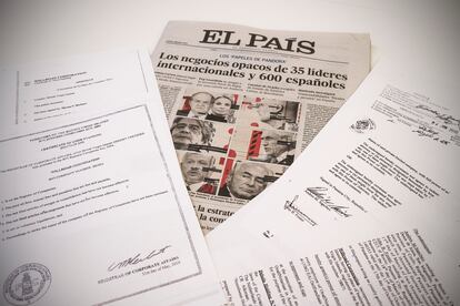 Documentos dos 'Pandora Papers' ea capa do EL PAÍS de 4 de Outubro.