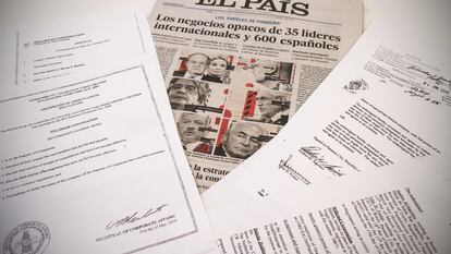 Documentos de los 'Papeles de Pandora' y portada de EL PAÍS del 4 de Octubre