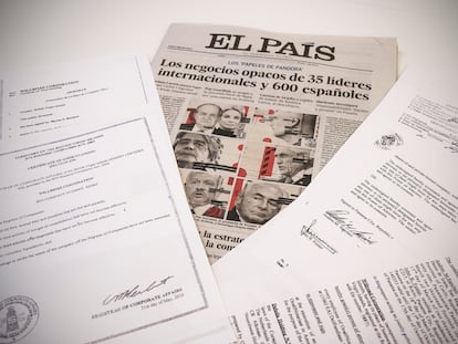 Documentos dos 'Pandora Papers' ea capa do EL PAÍS de 4 de Outubro.