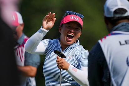 La estadounidense Megan Khang celebra su ‘putt’ en el hoyo 11 durante la copa Solheim, en Gainesville (Virginia).