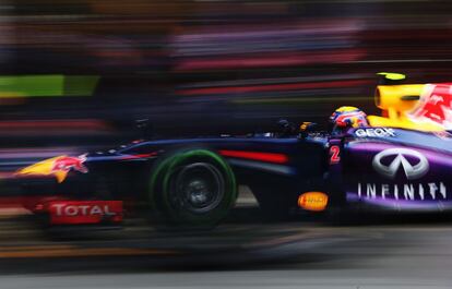 Webber con su monoplaza de Red Bull.