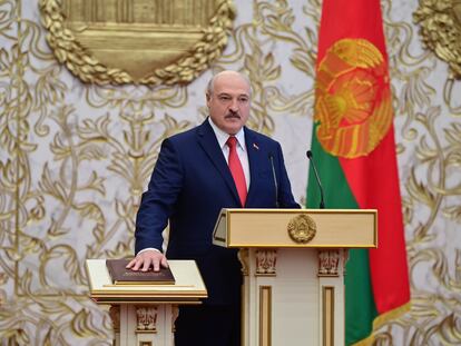 Aleksandr Lukashenko, este miércoles, en su toma de posesión como presidente bielorruso, en el palacio presidencial de Minsk.