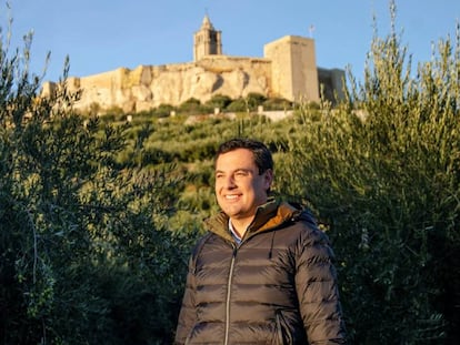 El candidato del PP a la presidencia de la Junta de Andalucia Juan Manuel Moreno, este martes en la región de Alcalá la Real.