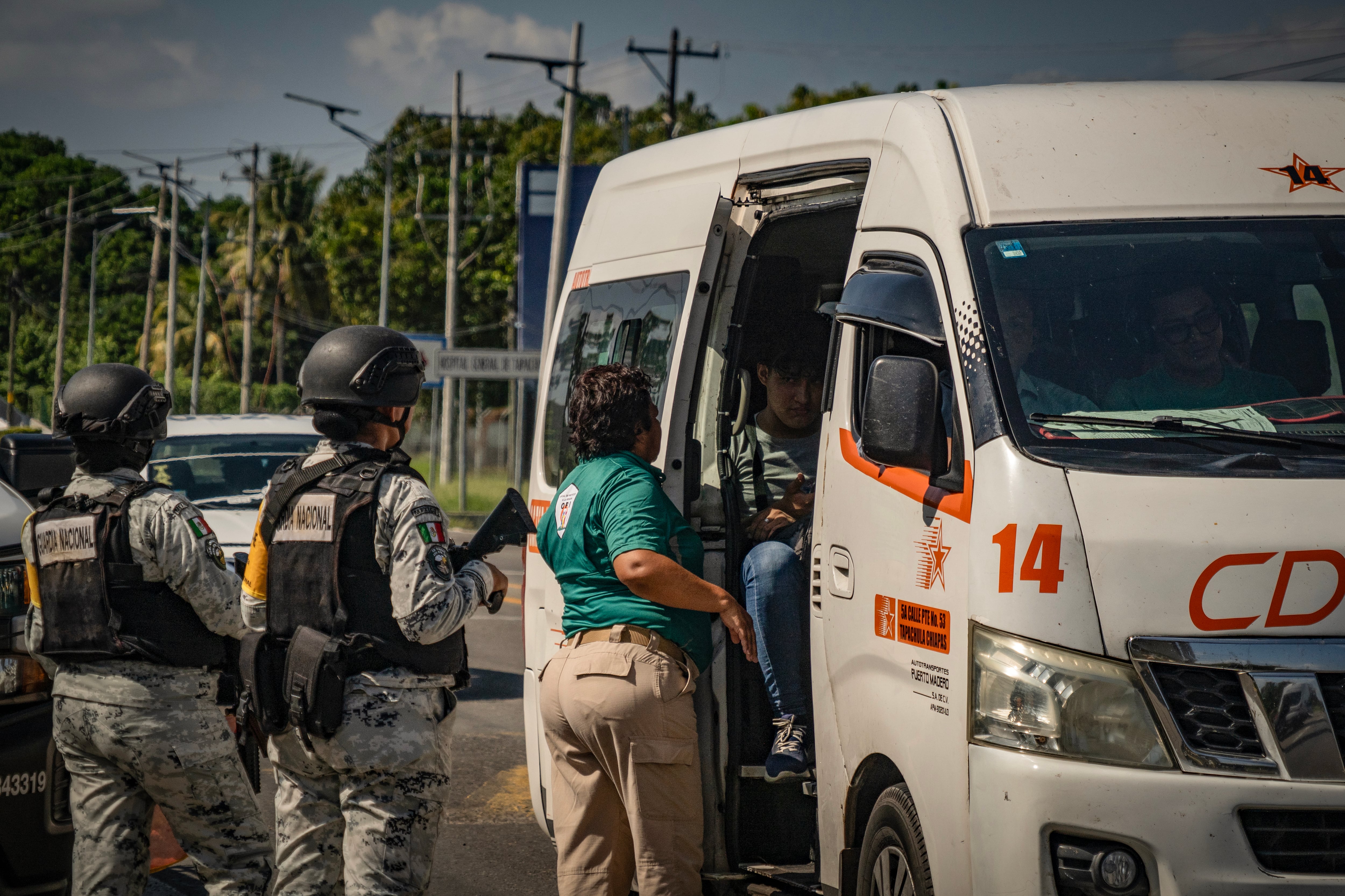 La Guardia Nacional realiza un operativo en cojunto con el Instituto Nacional de  Migración en búsqueda de migrantes en Tapachula.