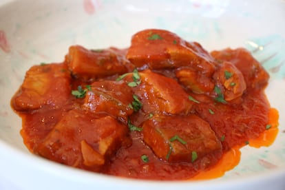 Pellejitos de atún rojo con tomate de restaurante Casa Rufino, Isla Cristina (Huelva)